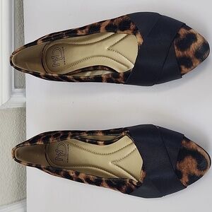 ND New Direction Rhemy  Leopard Cheeta Print Women's Flats Shoes  Size 7.6